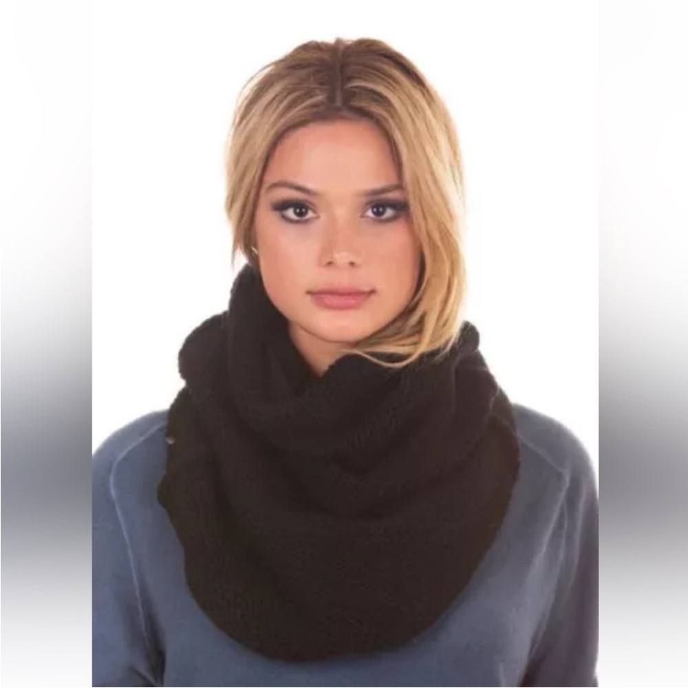 Plush Womens Fleece Lined Chunky Knit Super Soft Neck Warmer Scarf Black
